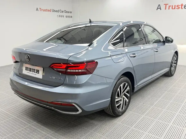 Volkswagen Lavida — Фото автомобиля 5