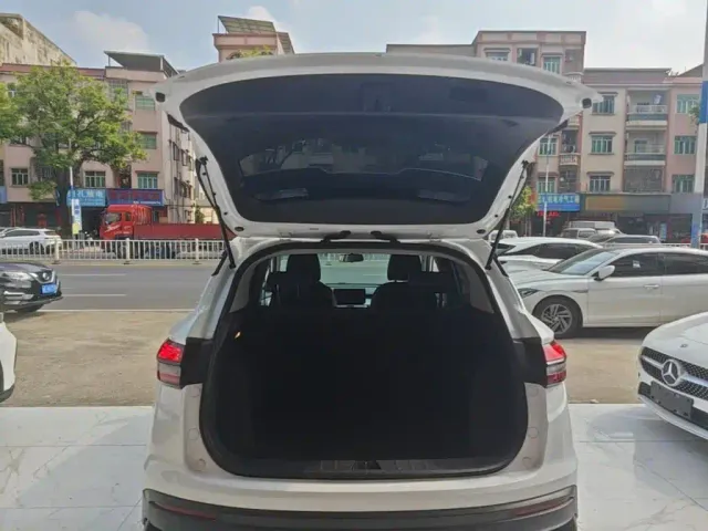 Geely Binyue — Фото автомобиля 18
