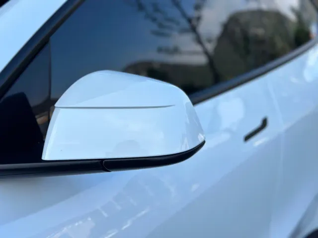 Tesla Model Y — Фото автомобиля 10