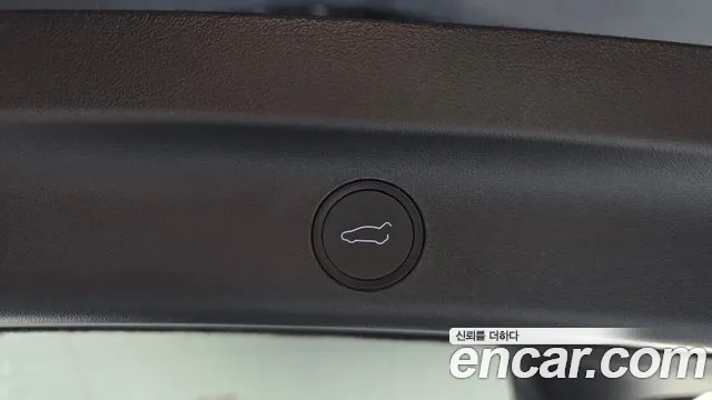 Tesla Model Y — Фото автомобиля 22