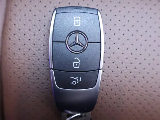 Mercedes-Benz GLE-Class — Фото автомобиля 25