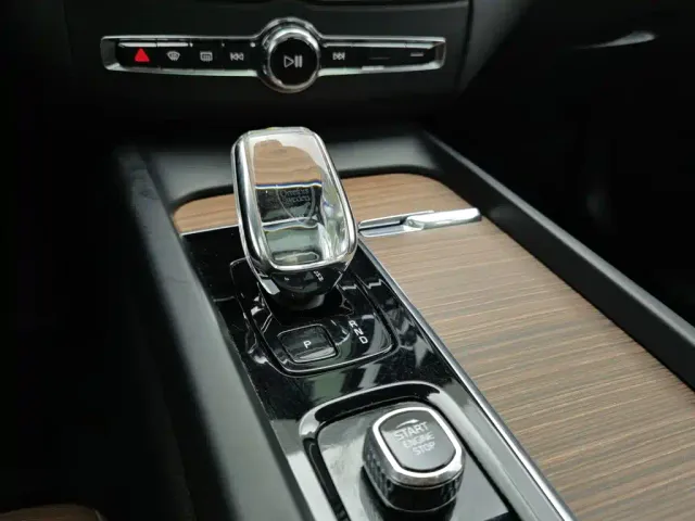 Volvo XC60 — Фото автомобиля 13