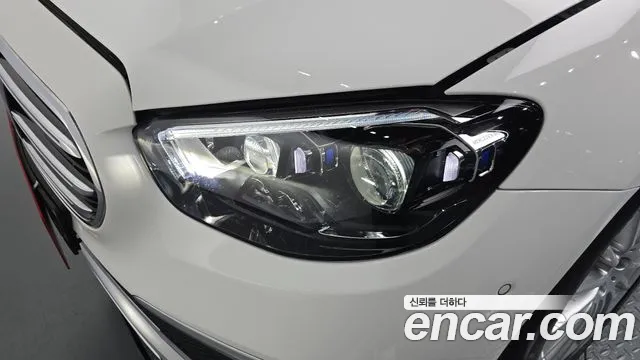 Mercedes-Benz E-Class — Фото автомобиля 22