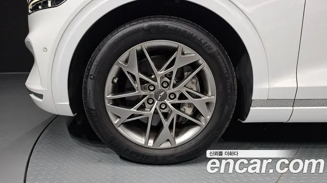 Genesis GV70 2.5T Бензин 2WD — Фото автомобиля 5