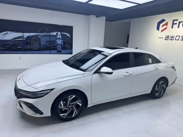 Hyundai Elantra — Фото автомобиля 4