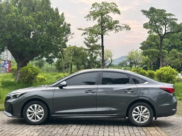 Changan Eado — Фото автомобиля 4