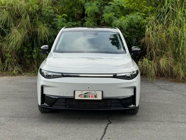 Leapmotor C10 — Фото автомобиля 2
