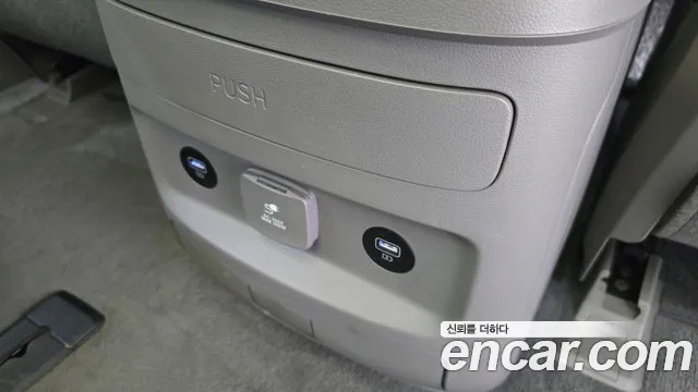 Hyundai Staria Staria 4WD Lounge 9 мест — Фото автомобиля 8