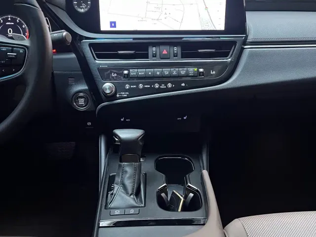 Lexus ES — Фото автомобиля 7
