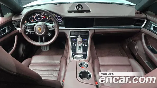 Porsche Panamera 971 — Фото автомобиля 10