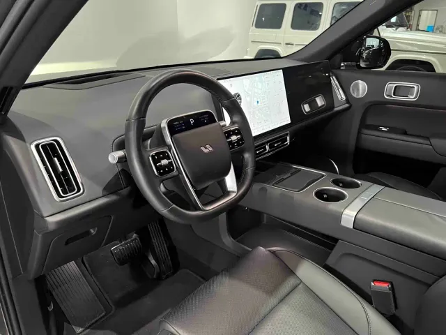 Li Auto L9 — Фото автомобиля 11