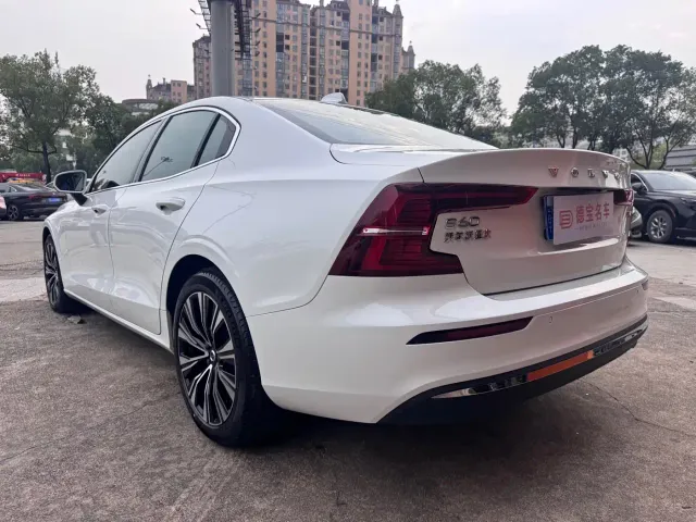 Volvo S60 — Фото автомобиля 13