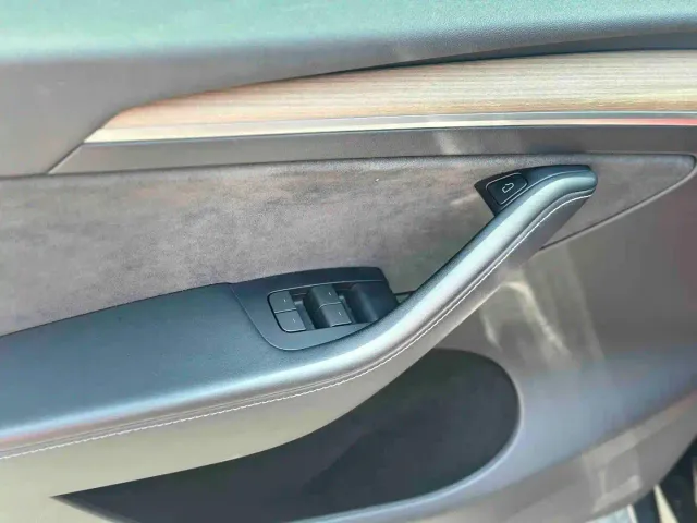 Tesla Model Y — Фото автомобиля 3