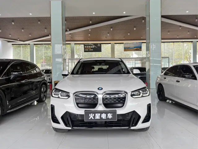 Фотография автомобиля — BMW iX3