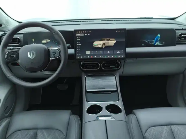 Leapmotor C11 — Фото автомобиля 12