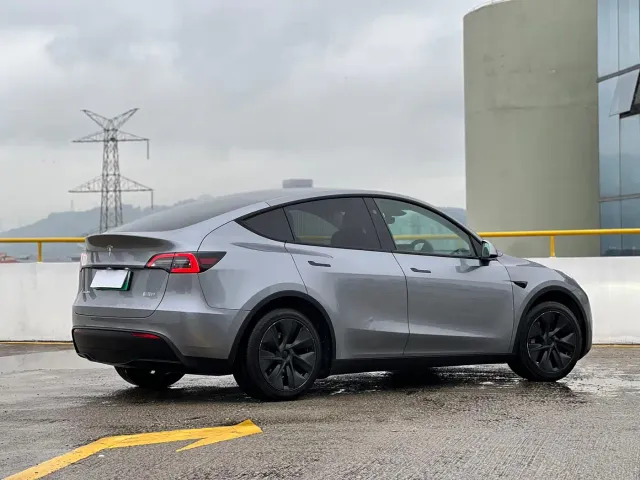 Tesla Model Y — Фото автомобиля 6