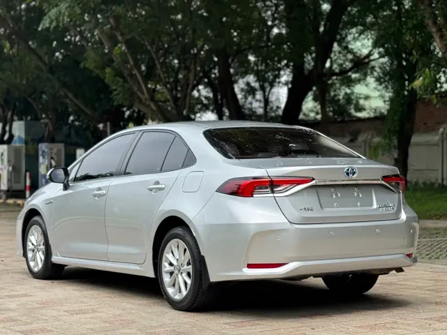 Toyota Corolla 2021 Hybrid 1.8L E-CVT Elite Edition — Фото автомобиля 6