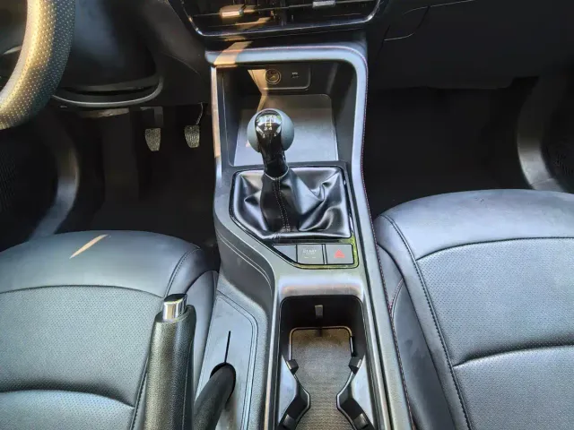 Roewe i5 — Фото автомобиля 13