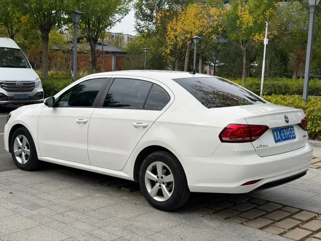 Volkswagen Lavida — Фото автомобиля 5
