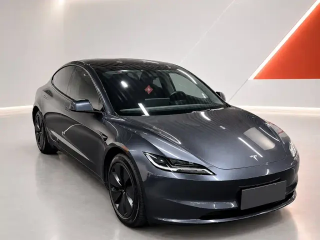 Tesla Model 3 — Фото автомобиля 3