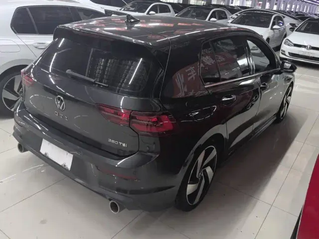 Volkswagen Golf GTI — Фото автомобиля 3