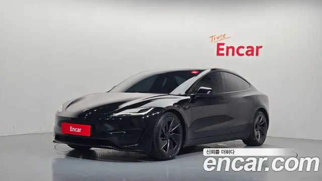 Фотография автомобиля — Tesla Model 3