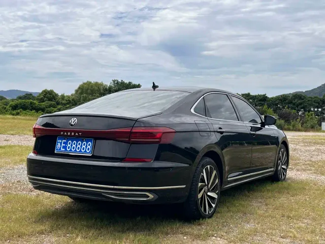 Volkswagen Passat — Фото автомобиля 4