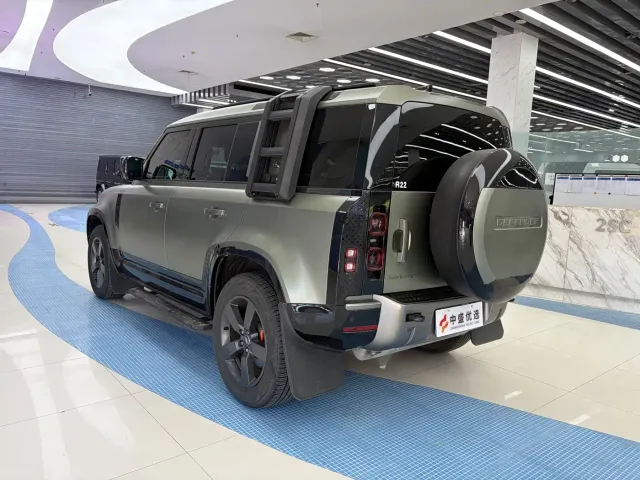 Land Rover Defender — Фото автомобиля 2