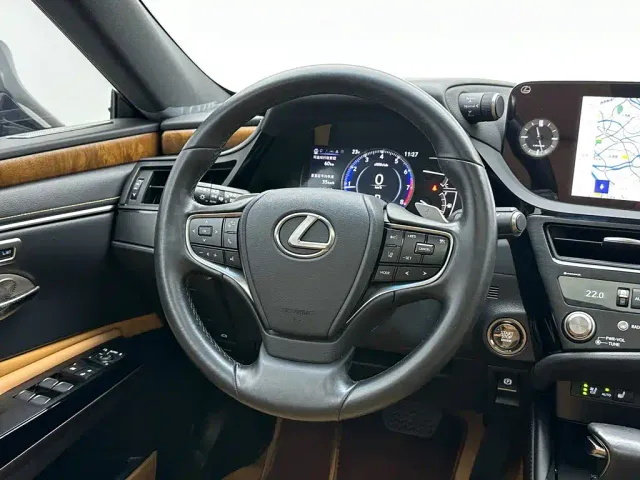 Lexus ES — Фото автомобиля 22