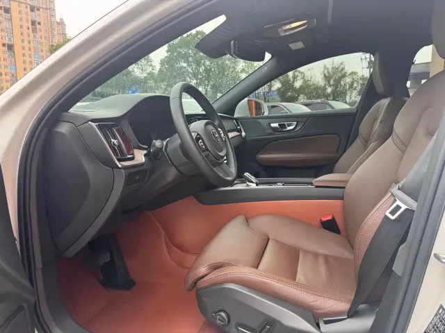 Volvo S60 — Фото автомобиля 4