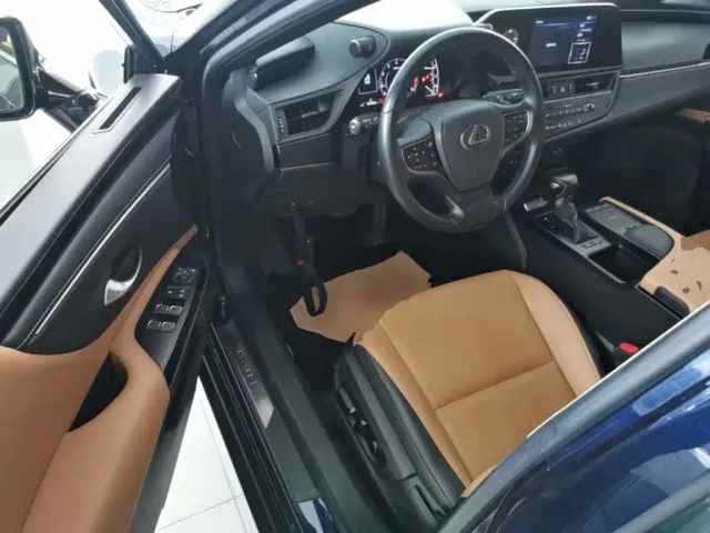 Lexus ES — Фото автомобиля 15