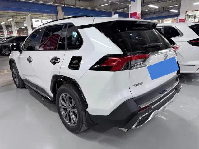 Toyota RAV4 — Фото автомобиля 15