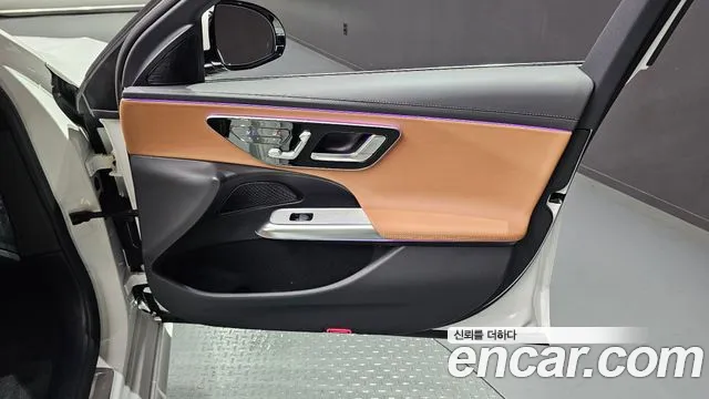 Mercedes-Benz E-Class — Фото автомобиля 24