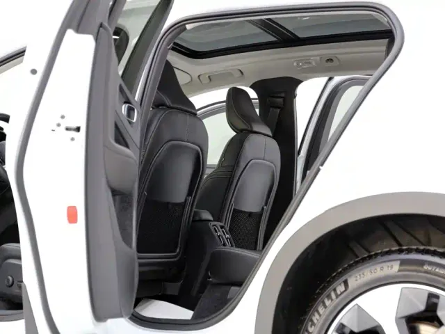 Volvo XC40 — Фото автомобиля 6
