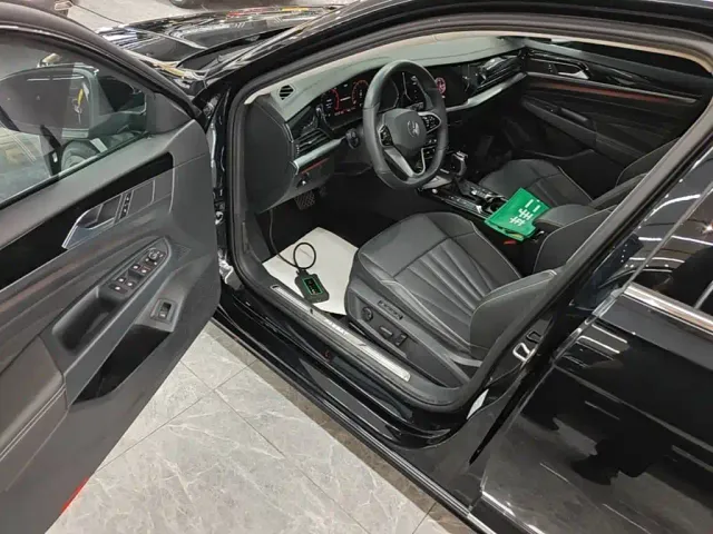 Volkswagen Passat — Фото автомобиля 15