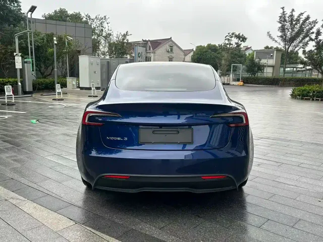 Tesla Model 3 — Фото автомобиля 8
