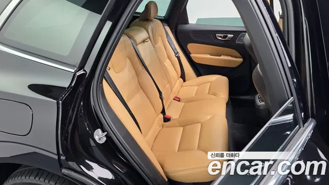 Вольво XC60 — Фото автомобиля 8