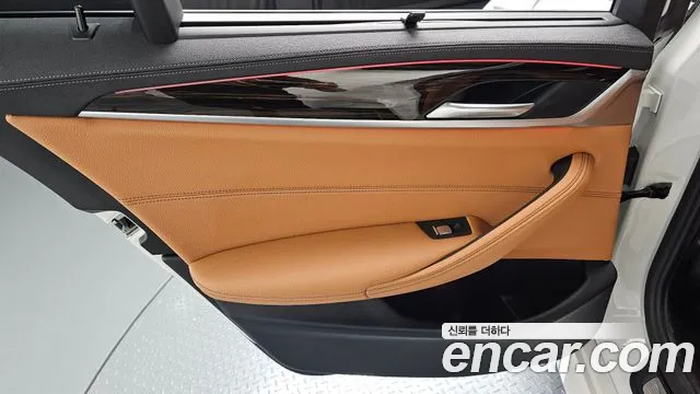 BMW 5 Series G30 — Фото автомобиля 14