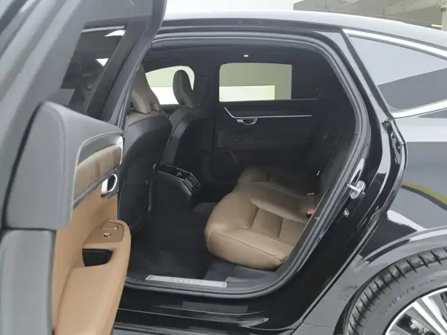Volvo S90 — Фото автомобиля 11