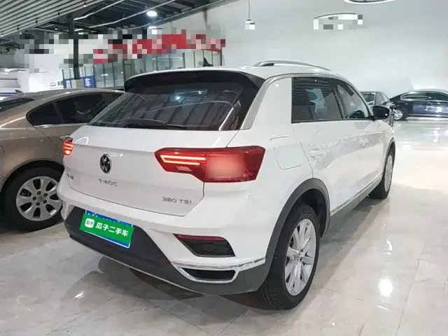 Volkswagen T-Roc — Фото автомобиля 6