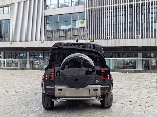 Land Rover Defender — Фото автомобиля 18
