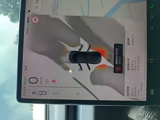 Tesla Model 3 — Фото автомобиля 11
