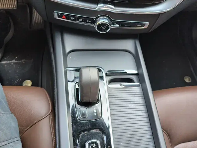 Volvo XC60 — Фото автомобиля 15