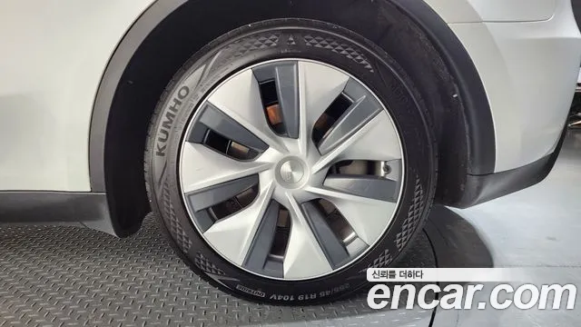 Tesla Model Y — Фото автомобиля 20