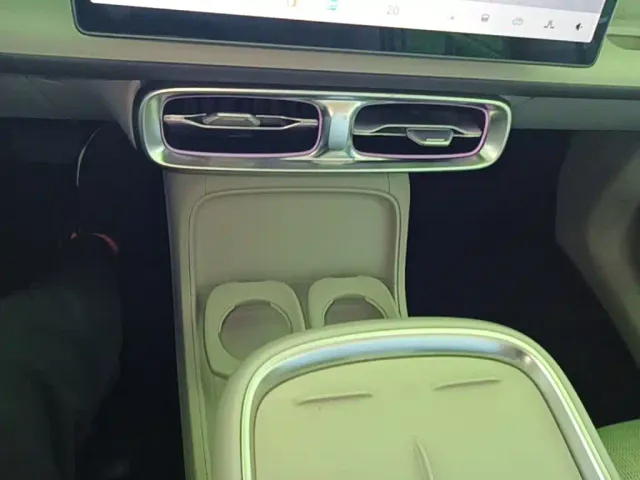Leapmotor B10 — Фото автомобиля 13