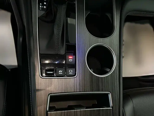 Toyota Sienna — Фото автомобиля 16