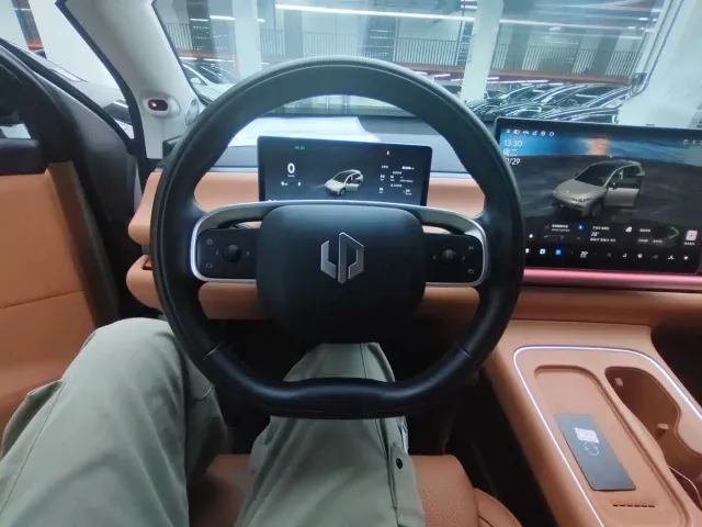 Leapmotor C10 — Фото автомобиля 5