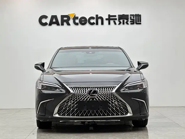 Lexus ES — Фото автомобиля 7
