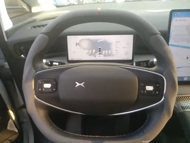 Xpeng X9 — Фото автомобиля 10