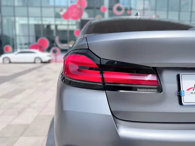 BMW 5 Series — Фото автомобиля 9